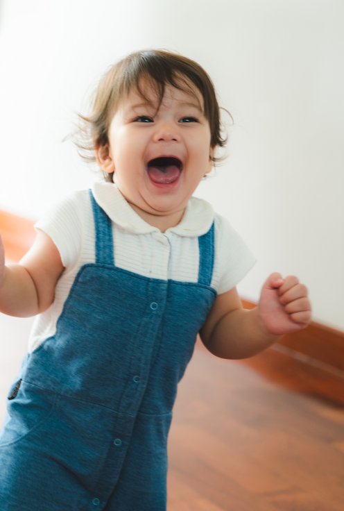 NIña jugando